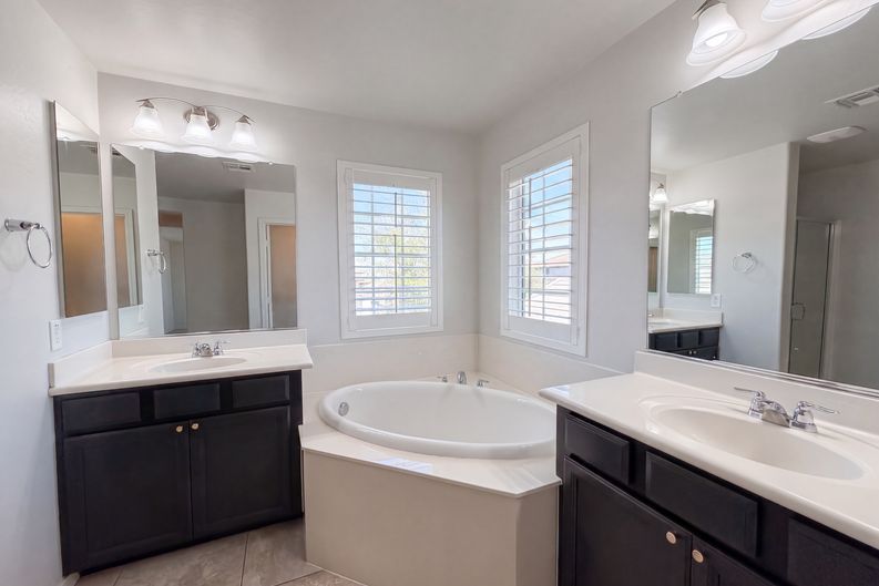 Photo 11 of 30 of 841 E Gary Ln, Phoenix, AZ