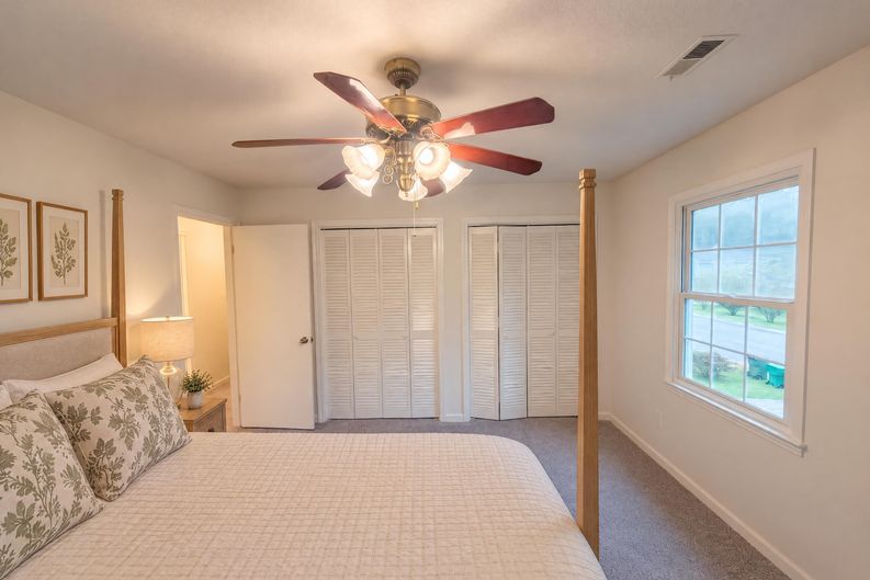 Photo 4 of 32 of 812 Pineburr Rd, Jamestown, NC