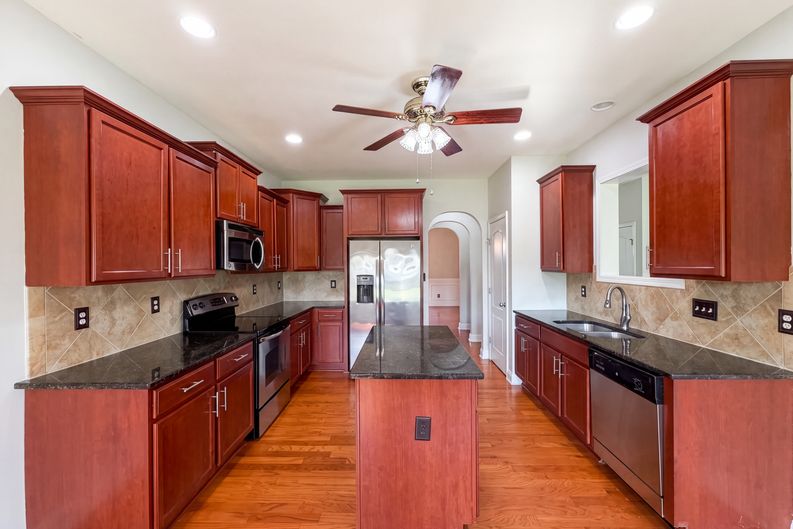 Photo 6 of 19 of 940 Pecan Grove Loop, Hope Mills, NC