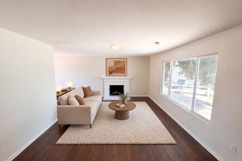 Photo 3 of 20 of 215 Laurel Ln, Hemet, CA