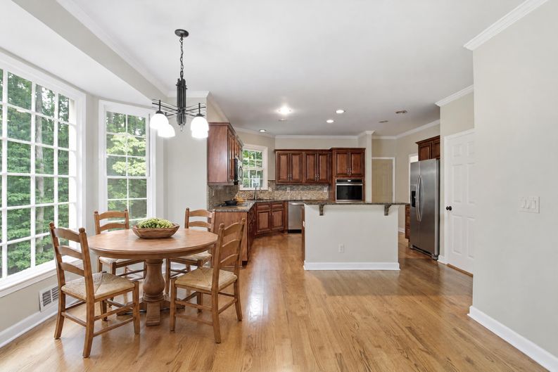 Photo 12 of 47 of 11715 Dunhill Place Dr, Johns Creek, GA