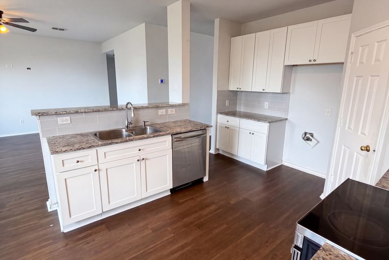 Photo 7 of 22 of 2220 Sumac Dr, Little Elm, TX
