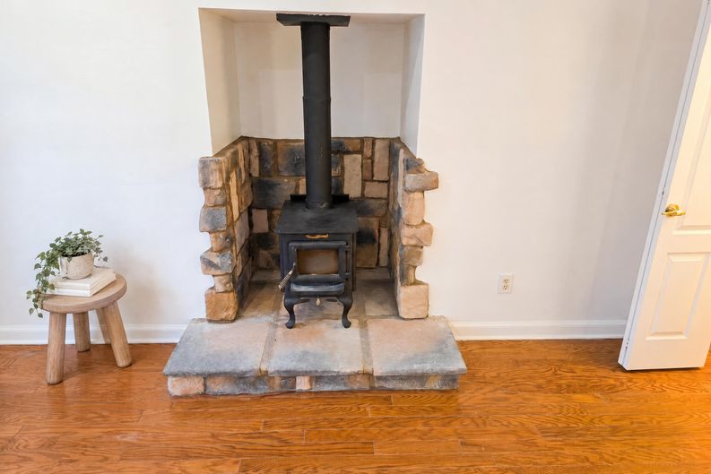 Photo 10 of 31 of 472 Brentwood Dr, Lake Arrowhead, CA