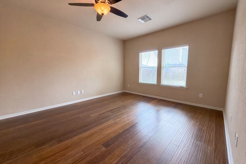 Photo 4 of 29 of 7002 Crockett Ridge Dr, Richmond, TX