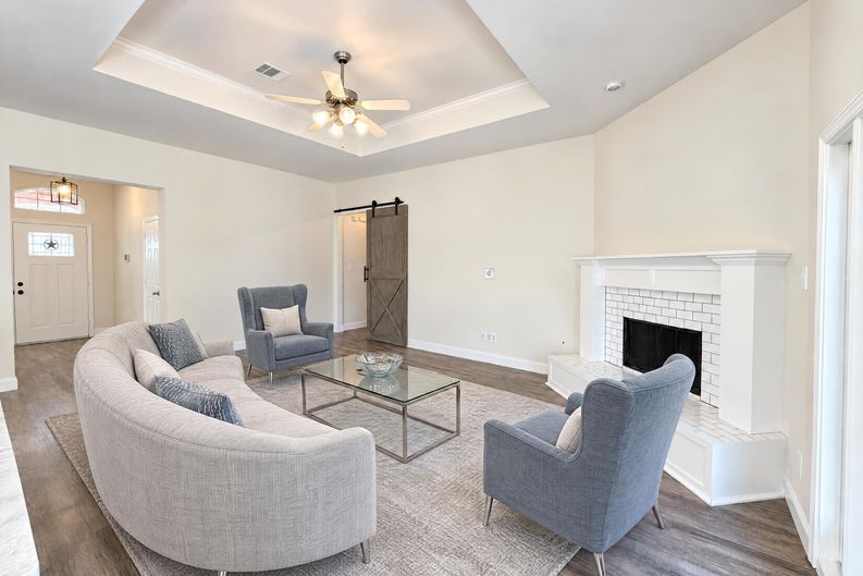 Photo 9 of 25 of 2830 Beacon Hill Dr, Rockwall, TX