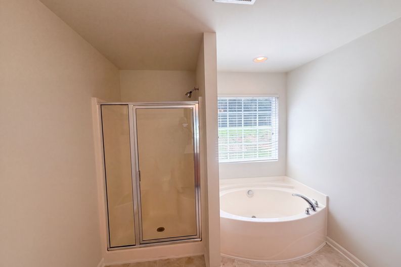 Photo 19 of 26 of 518 MacGregor Dr, Burlington, NC