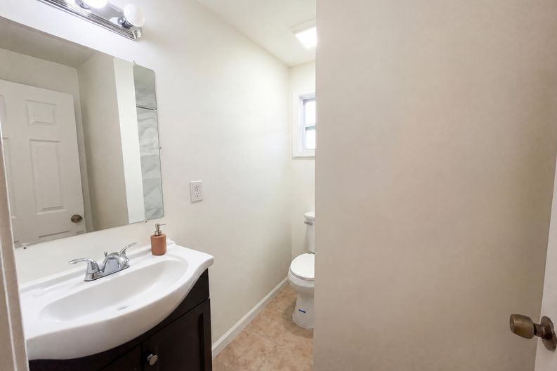 Photo 16 of 31 of 5328 Ridge Forest Dr, Stone Mountain, GA