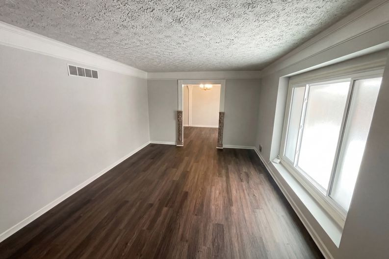 Photo 7 of 26 of 6811 Kingman Dr, Indianapolis, IN