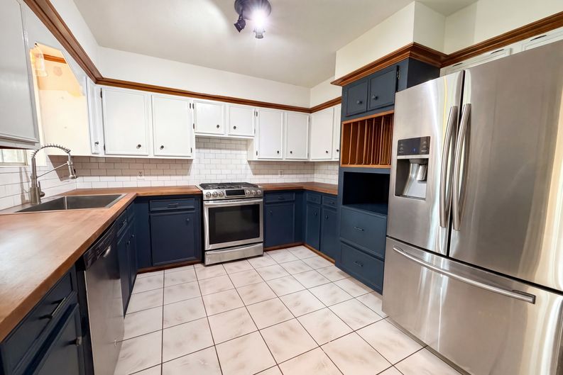 Photo 10 of 23 of 17518 Rustington Dr, Spring, TX