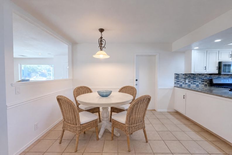 Photo 6 of 17 of 1110 N Las Posas Ct, Ridgecrest, CA