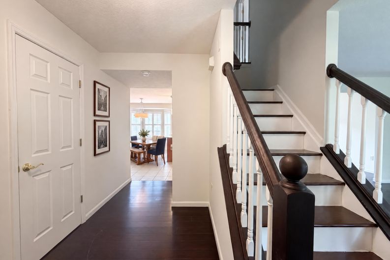 Photo 6 of 51 of 7966 Lazelle Woods Dr, Westerville, OH
