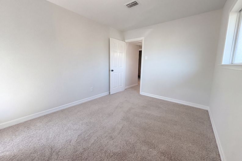 Photo 18 of 35 of 1114 Forestburg Dr, Houston, TX