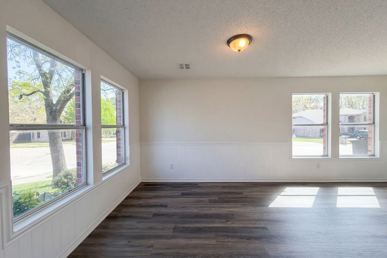 Photo 7 of 30 of 2501 Avalon Creek Way, McKinney, TX