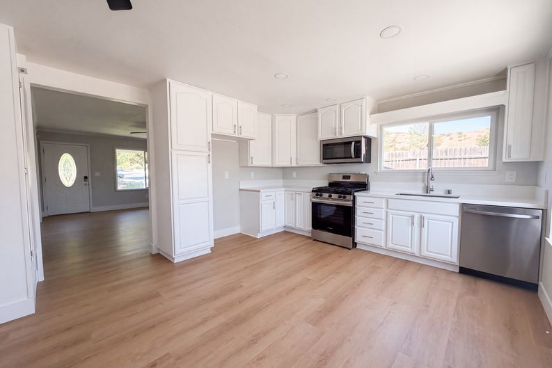 Photo 13 of 25 of 14602 Rosecourt Dr, Canyon Country, CA
