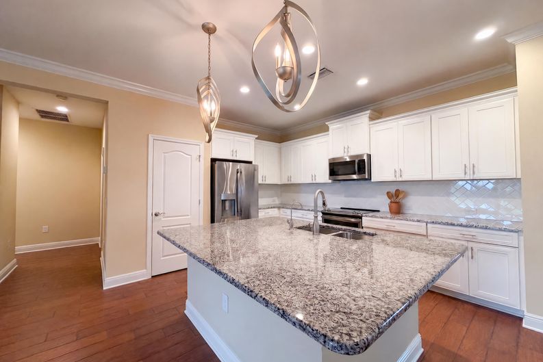 Photo 6 of 24 of 1121 Thornbury Dr, Parrish, FL