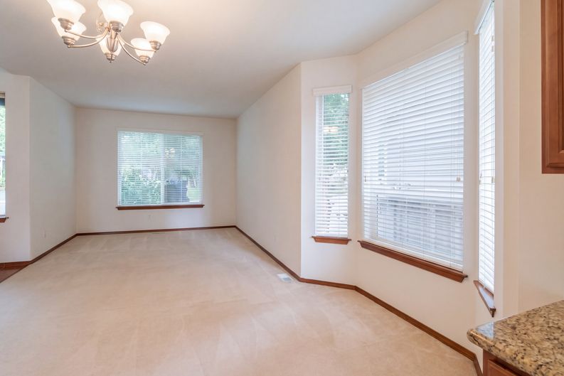 Photo 11 of 32 of 7629 NE 201st Pl, Kenmore, WA