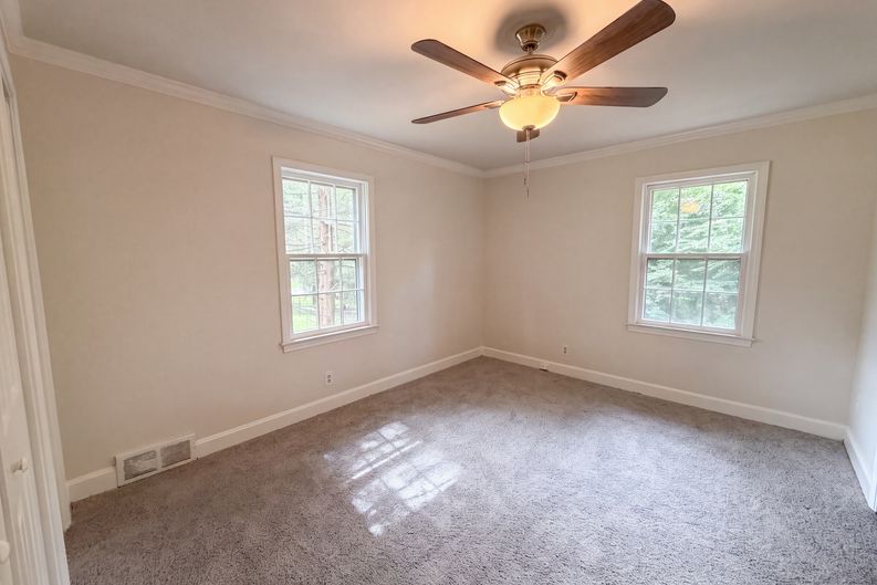 Photo 9 of 17 of 5148 Clearview Dr, Winston Salem, NC