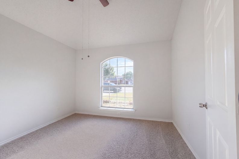 Photo 10 of 18 of 9 Fern Oak Ct, Mansfield, TX