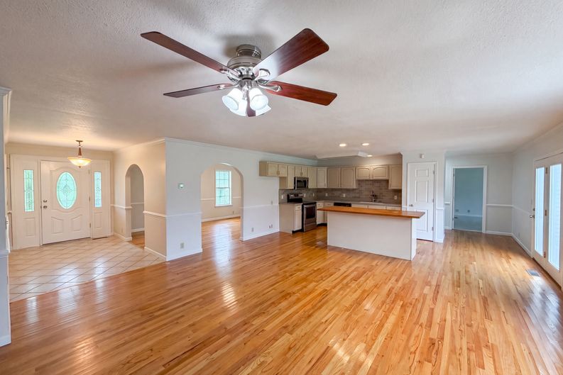 Photo 22 of 37 of 3146 Lora Dr, Maryville, TN