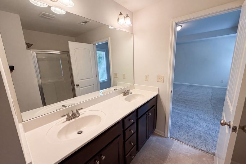 Photo 15 of 34 of 821 Walnut Woods Dr, Braselton, GA