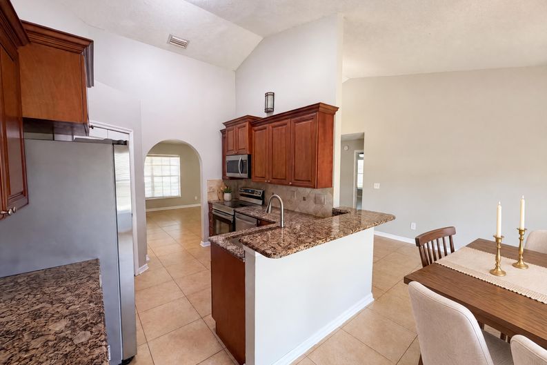 Photo 14 of 29 of 17802 Jefferson St, Oakland, FL