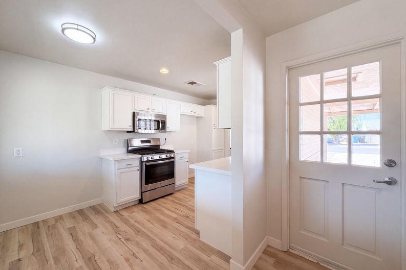Photo 8 of 24 of 4801 N 14th Ave, Phoenix, AZ