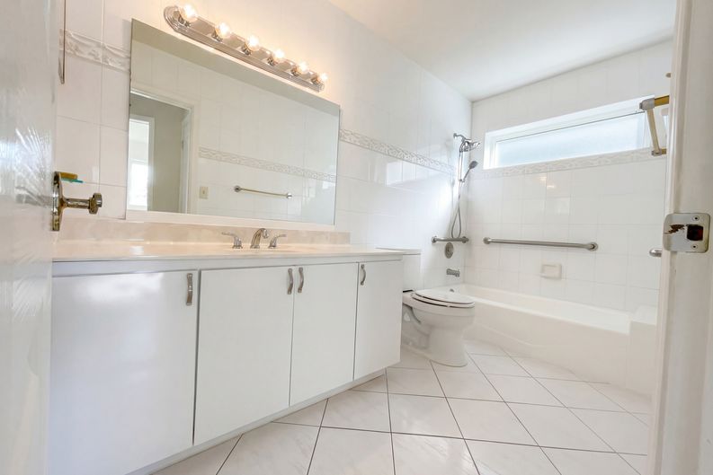 Photo 16 of 21 of 10001 SW 99th Ave, Miami, FL