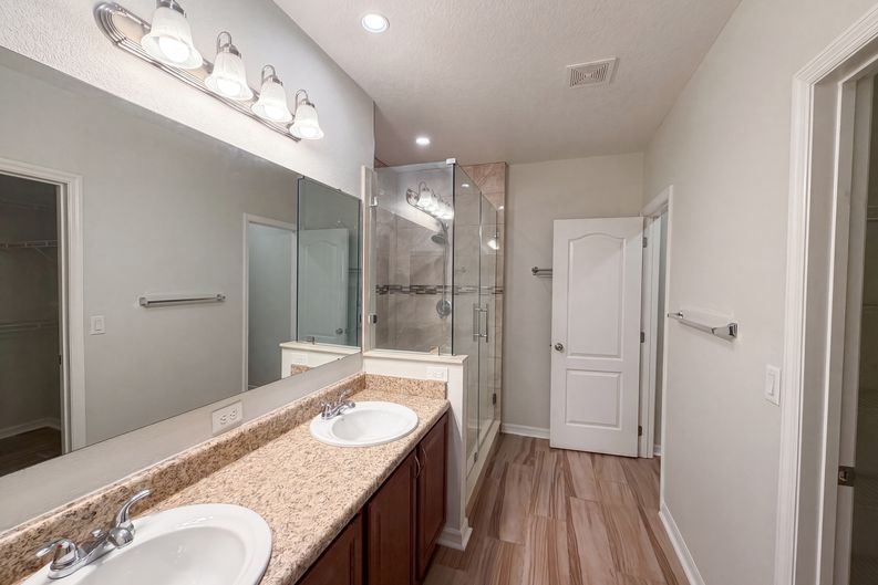 Photo 15 of 24 of 1048 Bethpage Rd, Auburndale, FL