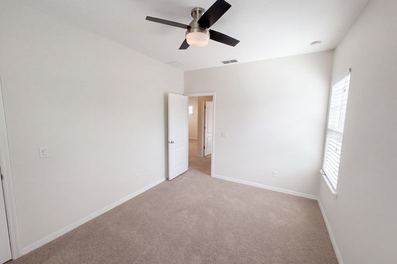 Photo 21 of 39 of 8231 Laureate Blvd, Orlando, FL