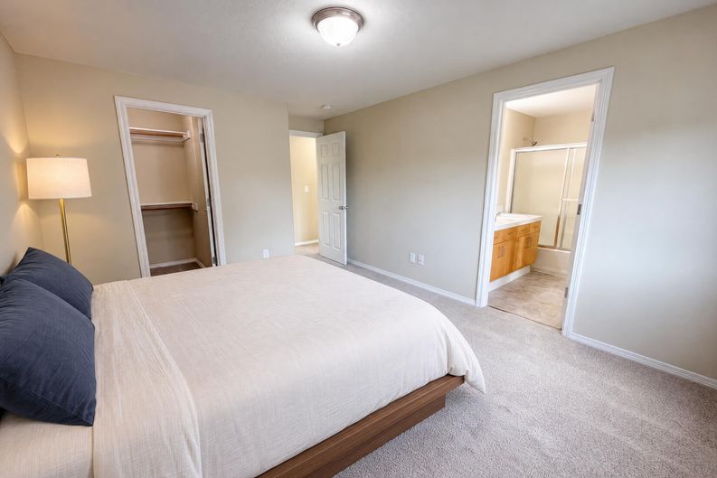 Photo 4 of 18 of 571 SW 207th Ave, Beaverton, OR