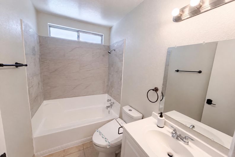 Photo 9 of 23 of 52990 Avenida Diaz, La Quinta, CA
