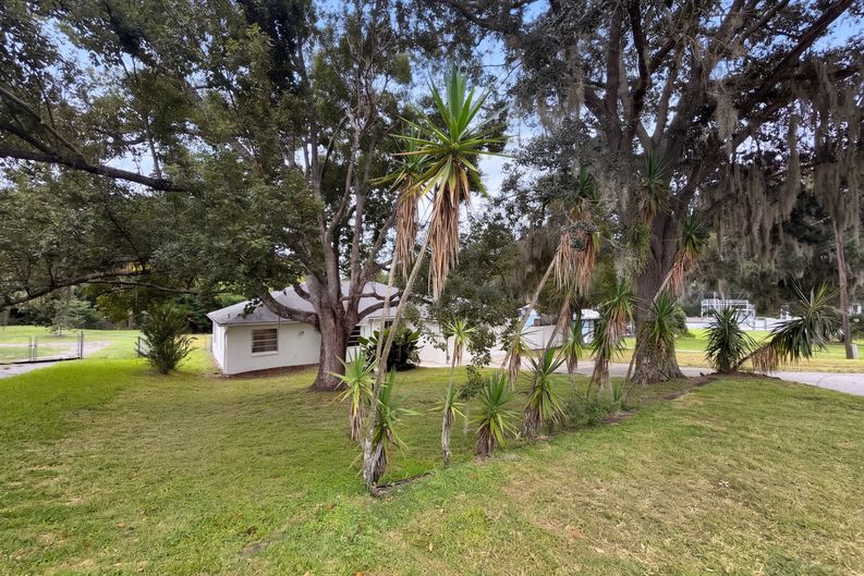 Photo 30 of 32 of 12054 Joe Herrmann Dr, San Antonio, FL