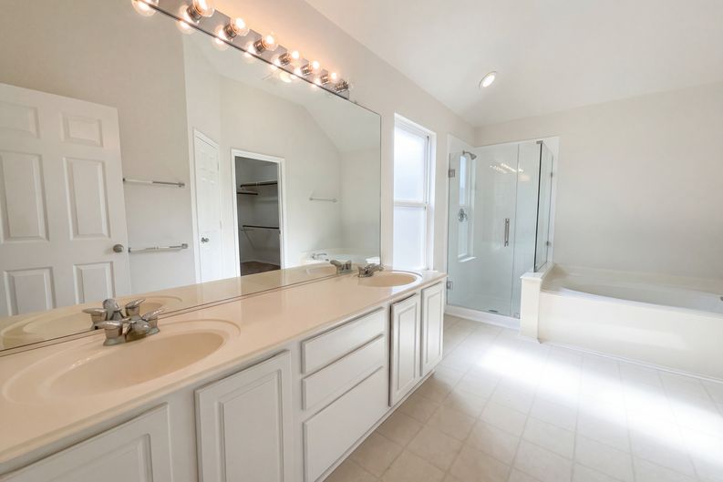 Photo 20 of 22 of 11919 Leaf Oak Dr, Houston, TX