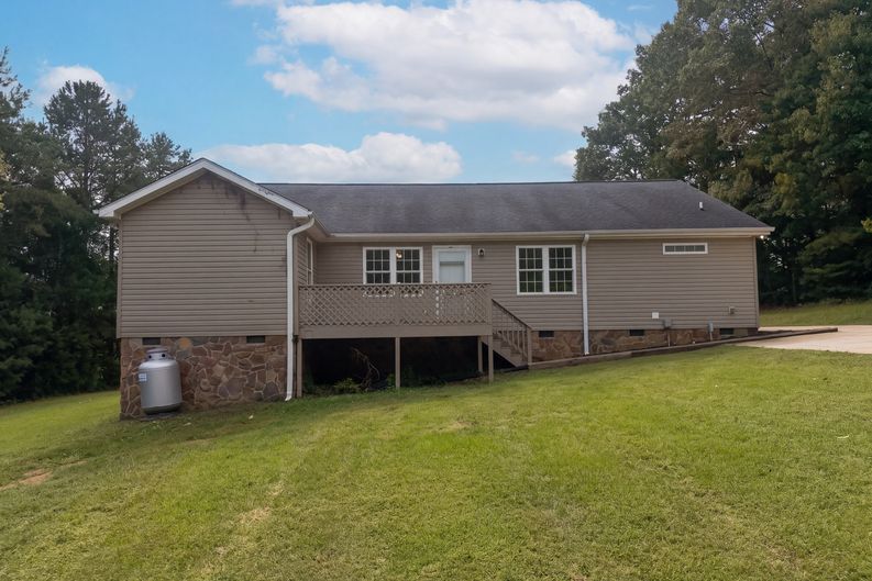 Photo 5 of 32 of 1415 Faith Meadows Ln, Asheboro, NC