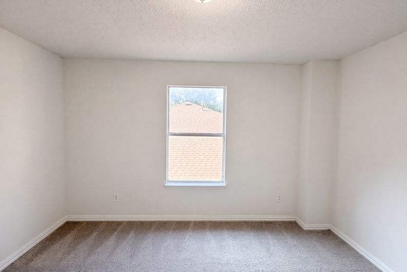 Photo 15 of 24 of 441 Longshore Dr, Little Elm, TX
