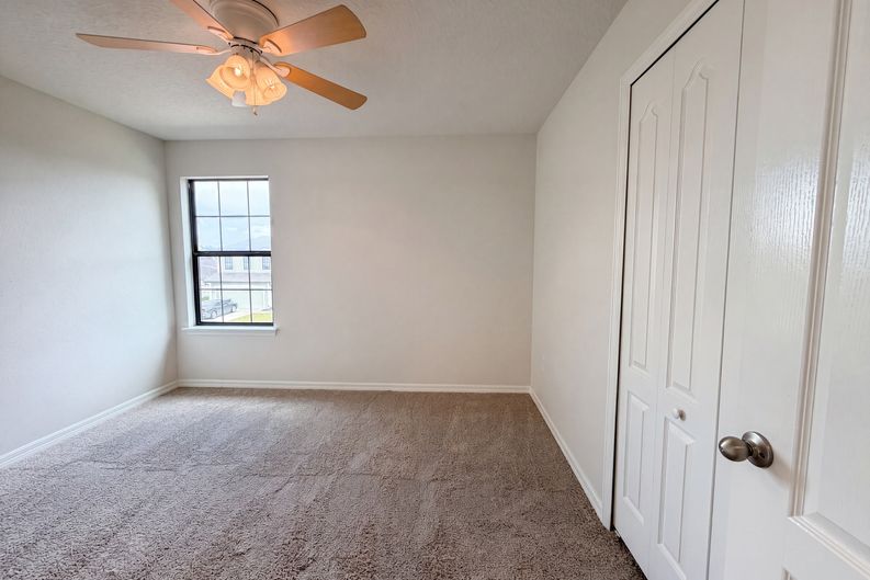 Photo 16 of 29 of 14207 Alistar Manor Dr, Wimauma, FL