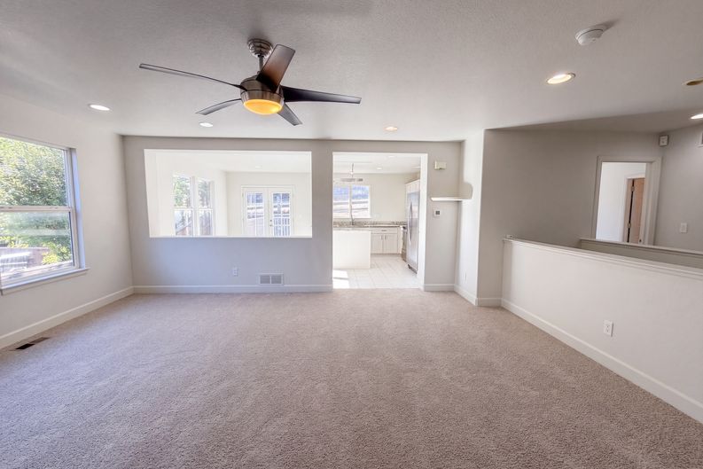 Photo 17 of 27 of 10009 Strathfield Ln, Highlands Ranch, CO
