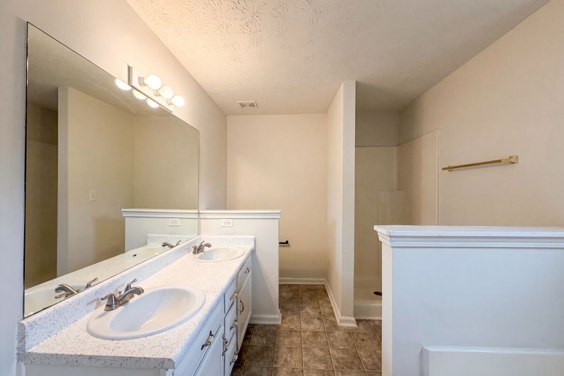 Photo 8 of 32 of 5355 Queen Ester Ct, Ellenwood, GA