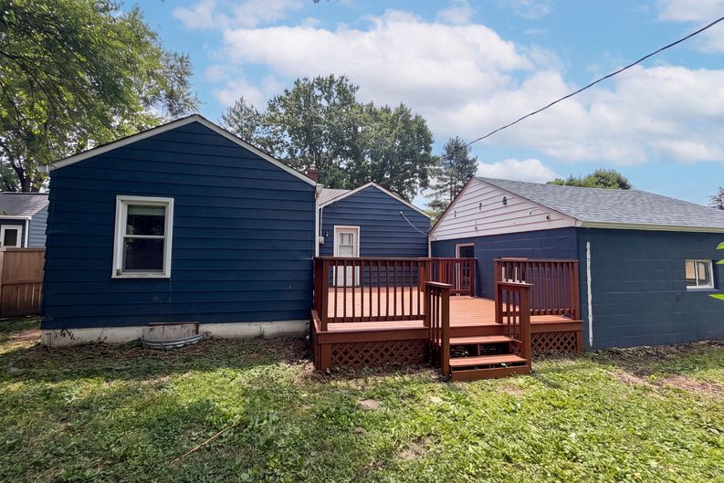 Photo 5 of 19 of 2308 E 69th St, Indianapolis, IN