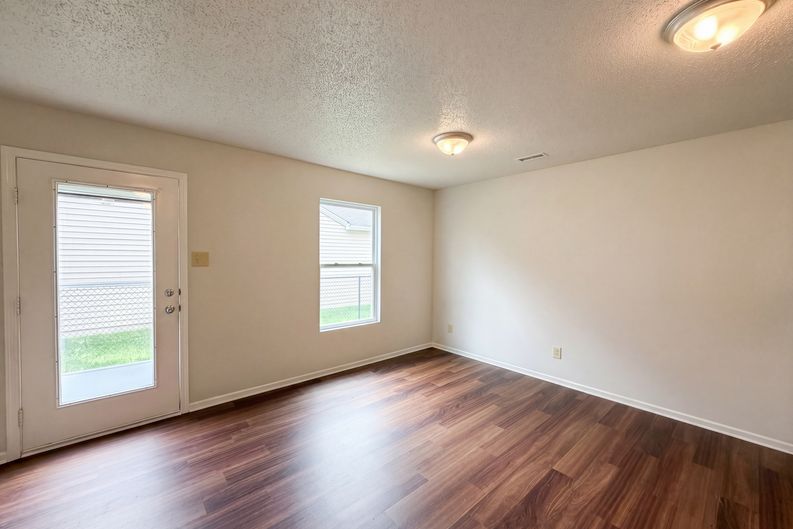 Photo 7 of 17 of 925 Harbon Dr, Franklin, IN