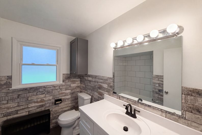 Photo 6 of 21 of 36700 Lakeland Dr, Avon, OH