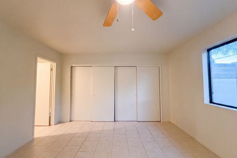 Photo 4 of 23 of 7700 E Meadowbrook Ave, Scottsdale, AZ