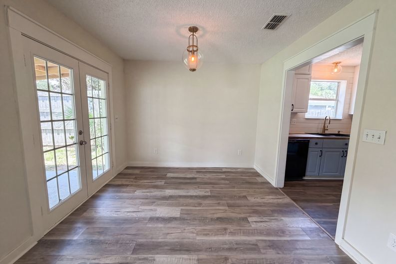 Photo 7 of 16 of 7957 Jacques Dr, Jacksonville, FL