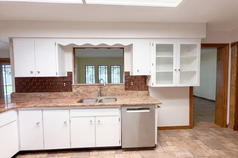 Photo 10 of 31 of 1818 Danbury Dr, Sun City Center, FL