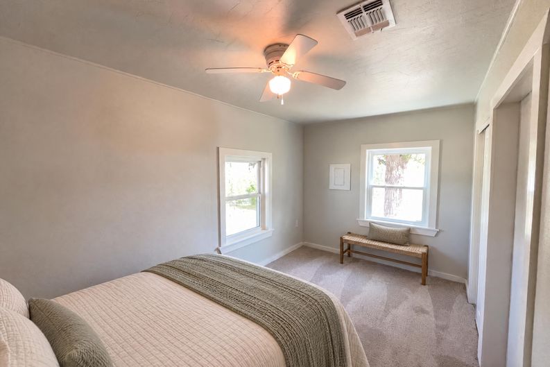 Photo 9 of 17 of 725 Kelly St, Poteet, TX