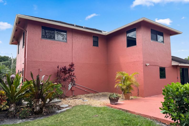 Photo 32 of 47 of 118 Waterway Rd, Royal Palm Beach, FL