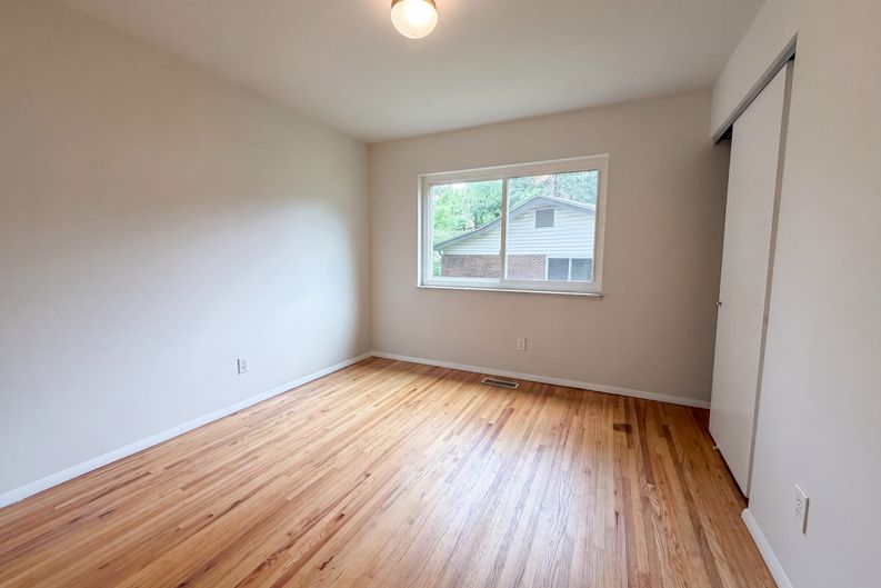 Photo 8 of 25 of 207 Renaldo Dr, Chesterfield, MO