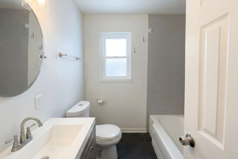 Photo 6 of 17 of 715 E 72nd Ter, Kansas City, MO