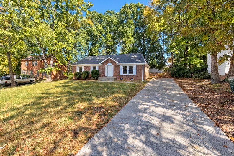 Photo 17 of 19 of 3305 Winchester Dr, Greensboro, NC