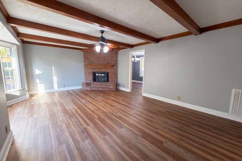 Photo 3 of 12 of 157 Hillside Dr, Hendersonville, TN
